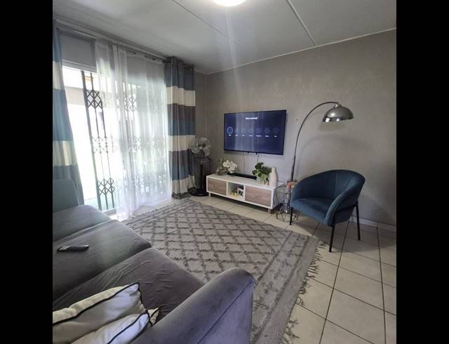2 BEDROOM APARTMENT FOR SALE IN WILGEHEUWEL